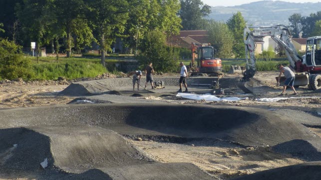 le pumptrack prend forme 1631209623